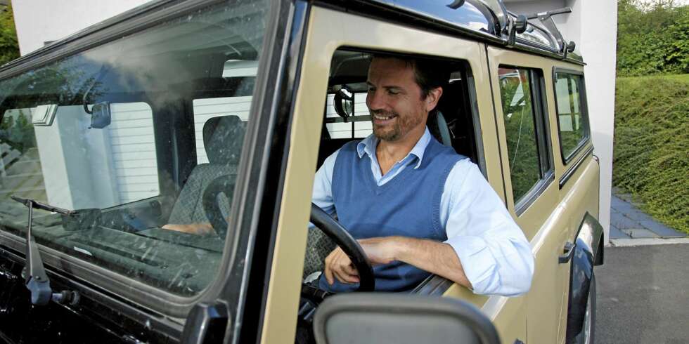 FORNØYD: Øivind Lie er nå på sin andre Land Rover, og er generelt sett fornøyd med bilen. Han har sluppet unna de største problemene, men har hatt noen småfeil. ¿ Det har stort sett vært det elektriske som har kranglet, sier han. FORNØYD: Øivind Lie er nå på sin andre Land Rover, og er generelt sett fornøyd med bilen. Han har sluppet unna de største problemene, men har hatt noen småfeil. ¿ Det har stort sett vært det elektriske som har kranglet, sier han.