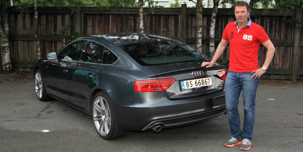 DRØMMEBILEN: En Audi A5 Sportback 3,0 TDI quattro er ikke daglig kost i Norge. Kåre Nansen har så langt ikke noe å utsette på sin bruktimporterte Audi. FOTO: Egil Nordlien, HM Foto DRØMMEBILEN: En Audi A5 Sportback 3,0 TDI quattro er ikke daglig kost i Norge. Kåre Nansen har så langt ikke noe å utsette på sin bruktimporterte Audi. FOTO: Egil Nordlien, HM Foto