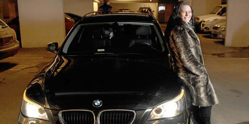 SPARTE MYE: Catrine fant ut at hun kunne spare mye penger på å importere en 2010-modell BMW 5-serie sammenlignet med en tilsvarende bil i Norge. SPARTE MYE: Catrine fant ut at hun kunne spare mye penger på å importere en 2010-modell BMW 5-serie sammenlignet med en tilsvarende bil i Norge.