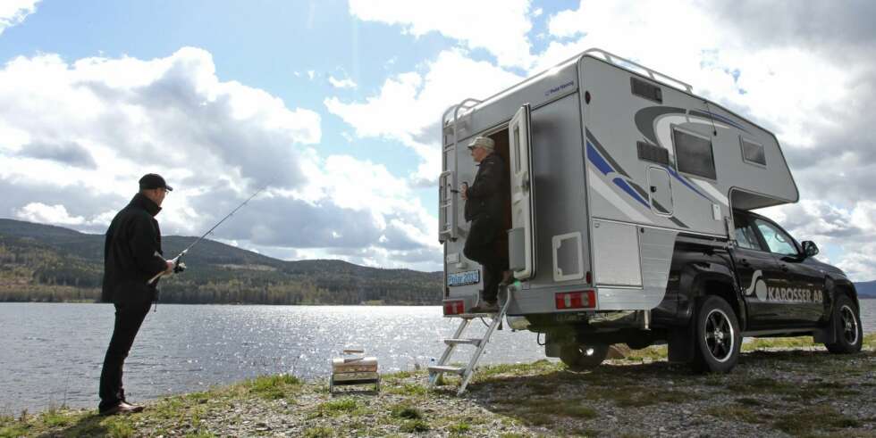 MOBILT HOVEDKVARTER: Med en pickup og en boenhet har du et perfekt mobilt utgangspunkt for jakt og fiske, eller andre typer naturopplevelser for den saks skyld. FOTO: Petter Handeland MOBILT HOVEDKVARTER: Med en pickup og en boenhet har du et perfekt mobilt utgangspunkt for jakt og fiske, eller andre typer naturopplevelser for den saks skyld. FOTO: Petter Handeland