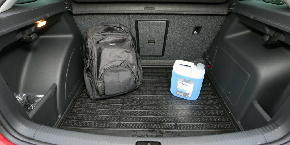 XL: Bagasjeplassen på 415 liter holder for en liten familie. Både i baksetet og bagasjerommet skorter det mest i bredden. XL: Bagasjeplassen på 415 liter holder for en liten familie. Både i baksetet og bagasjerommet skorter det mest i bredden.