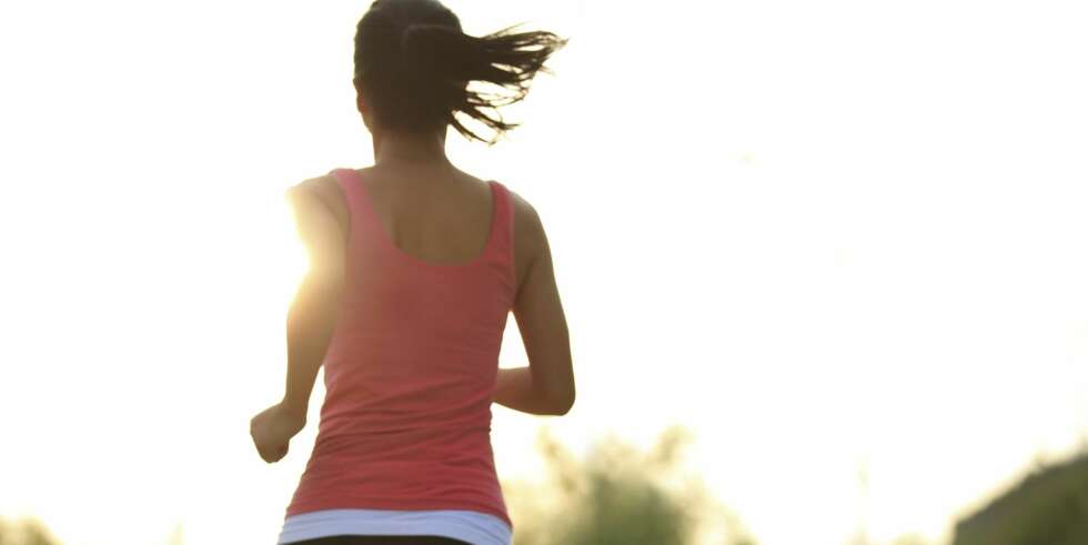 LYKKEHORMONET: Forskning viser at trening har positiv effekt på lykken fordi det blant annet frigjør lykkehormonet endorfin og styrker selvfølelsen vår. LYKKEHORMONET: Forskning viser at trening har positiv effekt på lykken fordi det blant annet frigjør lykkehormonet endorfin og styrker selvfølelsen vår.