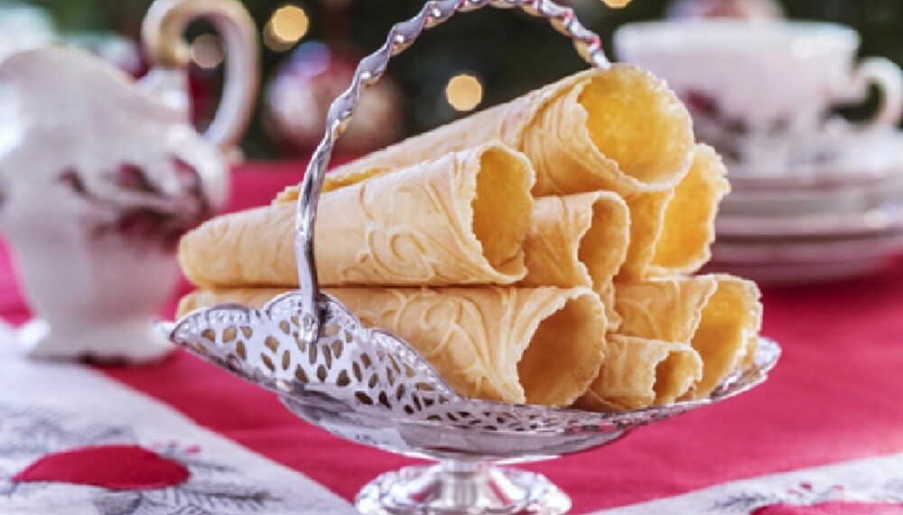 KRUMKAKER er en av juleklassikerne Denne oppskriften gir deg ca. 35 knasende gode krumkaker. Om du vil ha strull, tut eller skålfasong, velger du selv. KRUMKAKER er en av juleklassikerne Denne oppskriften gir deg ca. 35 knasende gode krumkaker. Om du vil ha strull, tut eller skålfasong, velger du selv.