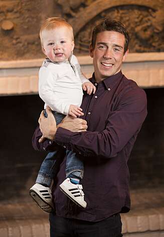 Pappagutt: Lille Martin og Eldar er et godt team. Når Eldar er hjemme, henger gutta sammen som erteris. Pappagutt: Lille Martin og Eldar er et godt team. Når Eldar er hjemme, henger gutta sammen som erteris.