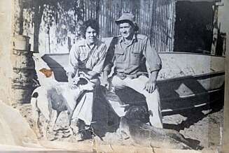 En legende: Bill er en legende blant mange i denne delen av Australia. Selv om det har vært stille rundt mannen de siste 20¿30 årene, var han ganske kjent i sine yngre år. Det har til og med vært laget en bok hvor et av kapitlene omhandler Bill og kona. Her er de avbildet for over 40 år siden. En legende: Bill er en legende blant mange i denne delen av Australia. Selv om det har vært stille rundt mannen de siste 20¿30 årene, var han ganske kjent i sine yngre år. Det har til og med vært laget en bok hvor et av kapitlene omhandler Bill og kona. Her er de avbildet for over 40 år siden.