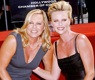 Charlize Theron and mom Gerda gets a star on the Walk of Fame in Hollywood - 20050929
colourpress.com
STERKE BÅND: Mamma Gerda og Charlize har opplevd mye vondt sammen. Charlize Theron and mom Gerda gets a star on the Walk of Fame in Hollywood - 20050929
colourpress.com
STERKE BÅND: Mamma Gerda og Charlize har opplevd mye vondt sammen.