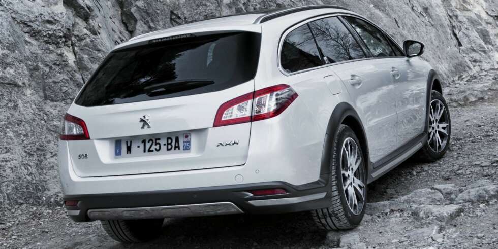 TERRENG: Bilen har et 4WD-system og bakkeklaringen er på 18,4 centimeter. Foto: Jean Brice Lamal. TERRENG: Bilen har et 4WD-system og bakkeklaringen er på 18,4 centimeter. Foto: Jean Brice Lamal.