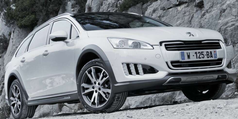 FRANSK ALLROADER: 492 000 kroner blir prisen på en godt utstyrt versjon av Peugeot 508 RXH. Foto: Jean Brice Lemal FRANSK ALLROADER: 492 000 kroner blir prisen på en godt utstyrt versjon av Peugeot 508 RXH. Foto: Jean Brice Lemal