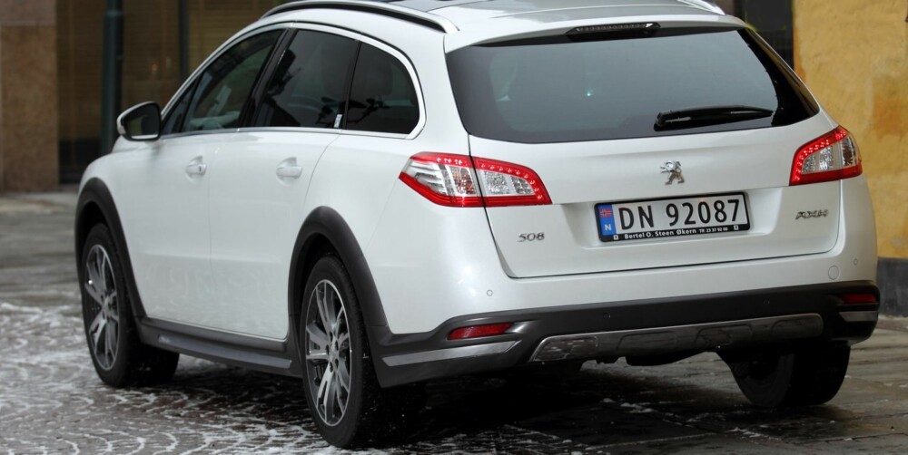 BLANDINGS: Hybrid4 er navnet Peugeot har satt på framdriftssystemet i 508 RXH. Kraften til bakhjulene er det en elmotor som leverer. FOTO: Egil Nordlien, HM Foto BLANDINGS: Hybrid4 er navnet Peugeot har satt på framdriftssystemet i 508 RXH. Kraften til bakhjulene er det en elmotor som leverer. FOTO: Egil Nordlien, HM Foto