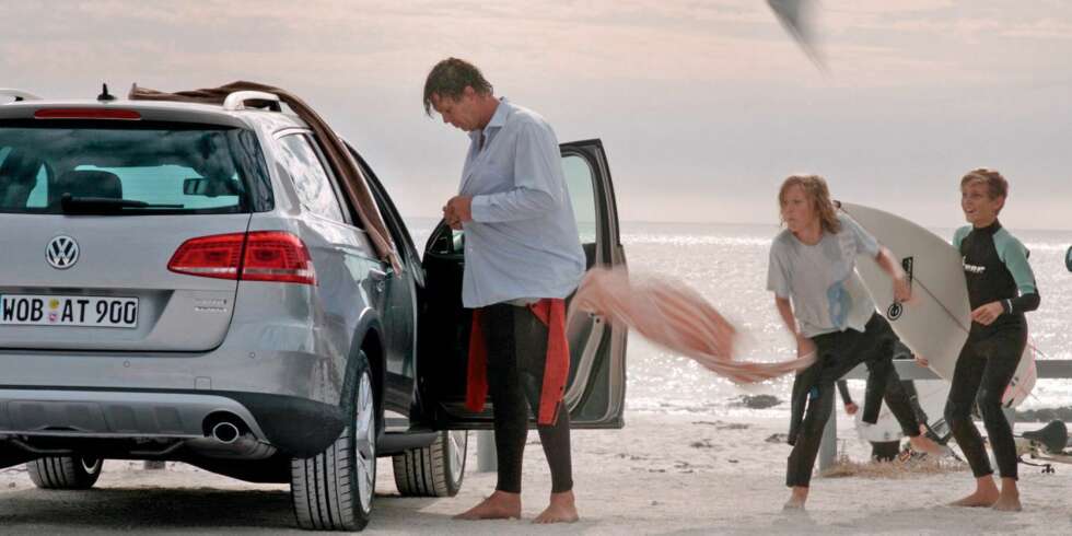 JEG ER SPORTY: BIler som VW Passat Alltrack inkluderer en imagemessig gevinst ved at de forteller omverdenen at her kommer det aktive mennesker som tilbringer fritiden på sykkelen, på surfbrettet, i skiløypene eller i kajakken, mener bilekspert. FOTO: VW JEG ER SPORTY: BIler som VW Passat Alltrack inkluderer en imagemessig gevinst ved at de forteller omverdenen at her kommer det aktive mennesker som tilbringer fritiden på sykkelen, på surfbrettet, i skiløypene eller i kajakken, mener bilekspert. FOTO: VW
