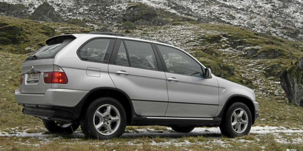 BMW X5 er attraktiv med tre-liters seksere. BMW X5 er attraktiv med tre-liters seksere.