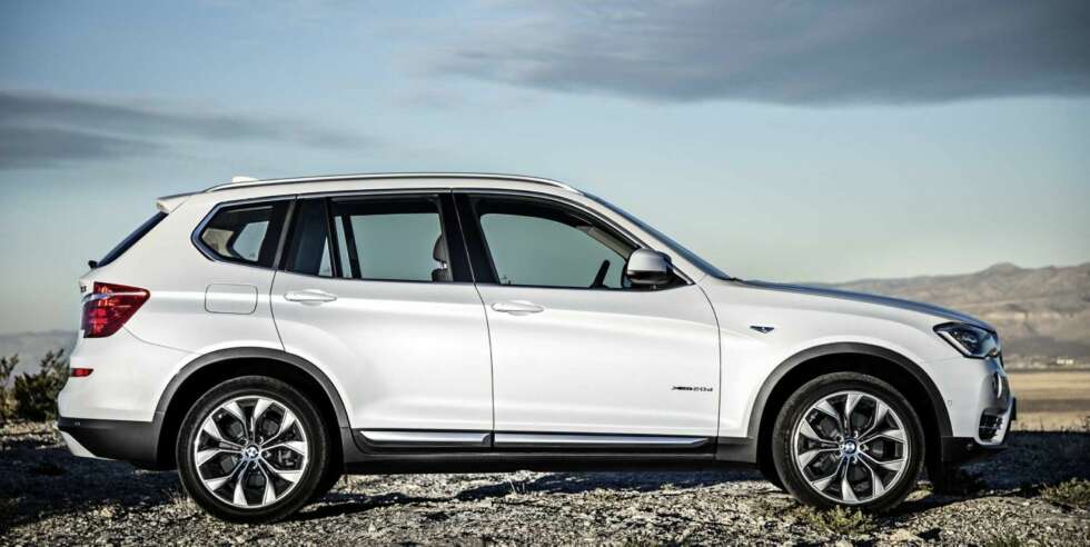 PYNT: Nye lakkfarger og nye aluminiumsfelger hører med til en midtlivsoppgradering. FOTO: BMW PYNT: Nye lakkfarger og nye aluminiumsfelger hører med til en midtlivsoppgradering. FOTO: BMW