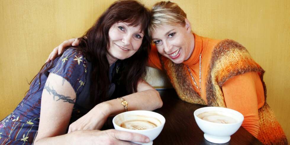 GODE VENNER: Lise Askvik (t.h.) jobbet i Norsk Ukeblad fra 2000-2004. En av hennes favorittoppdrag var å skrive Samtale i natten. Her med Ellen Dahl, som gjorde spesielt sterkt inntrykk på Askvik. GODE VENNER: Lise Askvik (t.h.) jobbet i Norsk Ukeblad fra 2000-2004. En av hennes favorittoppdrag var å skrive Samtale i natten. Her med Ellen Dahl, som gjorde spesielt sterkt inntrykk på Askvik.