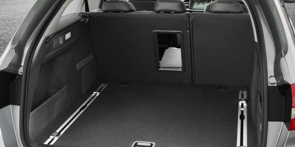 BLANT DE STØRSTE: Peugeot 308 SW blir blant stasjonsvognene i kompaktklassen med mest bagasjeplass. Den blir også blant de aller billigste stasjonsvognene med diesel. FOTO: Peugeot BLANT DE STØRSTE: Peugeot 308 SW blir blant stasjonsvognene i kompaktklassen med mest bagasjeplass. Den blir også blant de aller billigste stasjonsvognene med diesel. FOTO: Peugeot