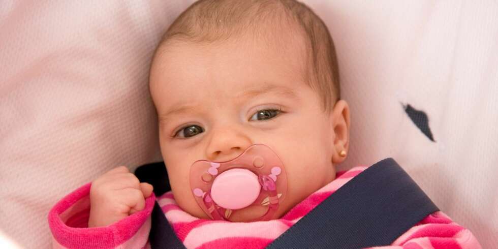 TRYGGEST I STOL: Sett babyen i bilstol, råder eksperter. TRYGGEST I STOL: Sett babyen i bilstol, råder eksperter.