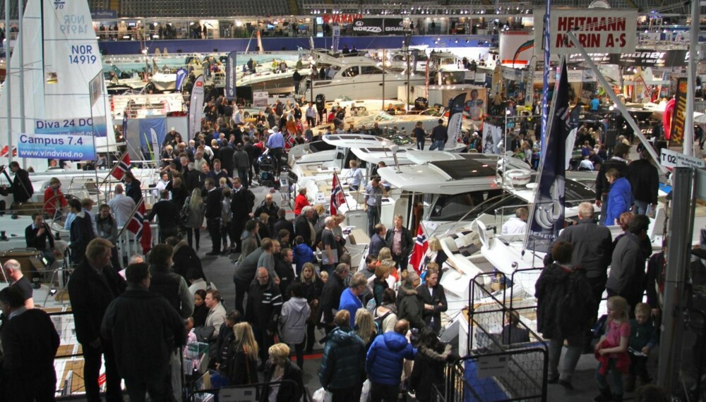 FLYTTER: Norges største båtmesse, Sjøen for alle, skal de neste tre årene arrangeres både på og av Norges Varemesse på Lillestrøm. Messen ble i år arrangert i Telenor Arena på Fornebu. FLYTTER: Norges største båtmesse, Sjøen for alle, skal de neste tre årene arrangeres både på og av Norges Varemesse på Lillestrøm. Messen ble i år arrangert i Telenor Arena på Fornebu.