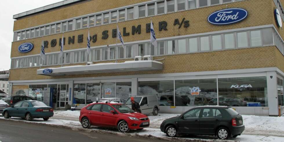 DYREST, ELLER? Merkeverksted har av og til såkalt prisløfte der de garanterer å gjøre jobben til samme pris som hvilket som helst annet verksted du har kontaktet. FOTO: Geir Svardal DYREST, ELLER? Merkeverksted har av og til såkalt prisløfte der de garanterer å gjøre jobben til samme pris som hvilket som helst annet verksted du har kontaktet. FOTO: Geir Svardal