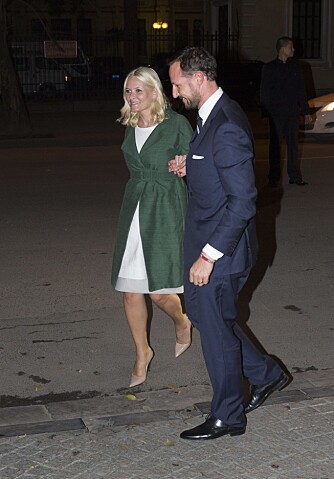 GENTLEMAN: Haakon tar godt vare på sin kjære i Hanoi. GENTLEMAN: Haakon tar godt vare på sin kjære i Hanoi.