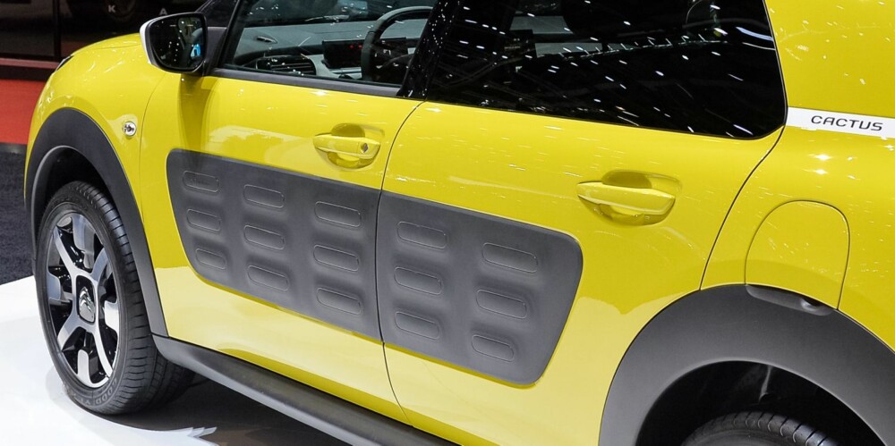 UTVENDIGE PUTER: Citroën C4 Cactus kommer Airbump, kapsler fyllt med luft på bilens sider som beskytter karosseriet for småskader som kan oppstå i hverdagen UTVENDIGE PUTER: Citroën C4 Cactus kommer Airbump, kapsler fyllt med luft på bilens sider som beskytter karosseriet for småskader som kan oppstå i hverdagen