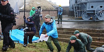 POPPE I AKSJON: Jobben som regissør er på ingen måte stillestående. FOTO: JOHANNE THORSETH POPPE I AKSJON: Jobben som regissør er på ingen måte stillestående. FOTO: JOHANNE THORSETH