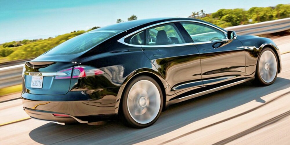 TESLA MODEL S: Alle Tesla Model S-eiere i Norge vil ifølge Tesla få tilbud om å utruste bilen med ekstra brannsikring i forbindelse med service. FOTO: Tesla TESLA MODEL S: Alle Tesla Model S-eiere i Norge vil ifølge Tesla få tilbud om å utruste bilen med ekstra brannsikring i forbindelse med service. FOTO: Tesla