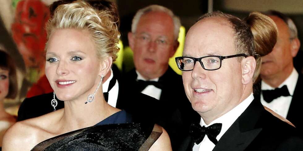 FYRSTELIG FORELSKET: - Albert er ikke bare min ektemann, men også min bestevenn, sier Charlene. Her er de sammen på det tradisjonelle Roseballet i Monaco nylig. FYRSTELIG FORELSKET: - Albert er ikke bare min ektemann, men også min bestevenn, sier Charlene. Her er de sammen på det tradisjonelle Roseballet i Monaco nylig.
