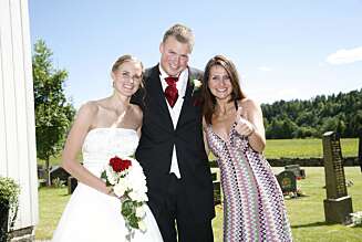 BONDEROMANTIKK: Tore Jardar og Michelle giftet seg i 2008. Katrine Moholt var selvskreven gjest. BONDEROMANTIKK: Tore Jardar og Michelle giftet seg i 2008. Katrine Moholt var selvskreven gjest.