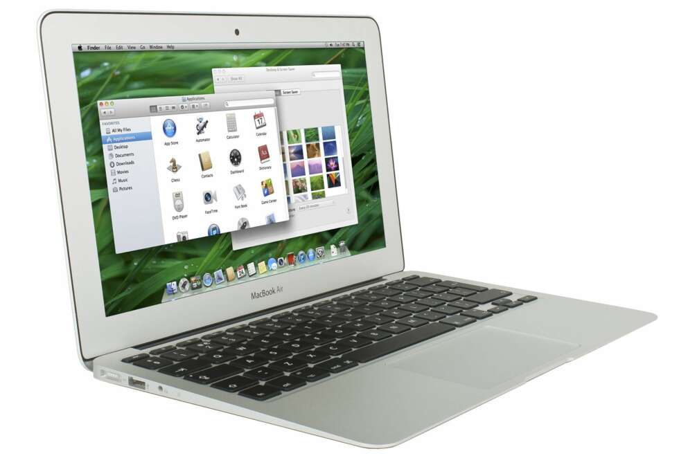 SSD: MacBook Air fås kun med SSD. Kjøper du den dyreste 11-tommeren kan du oppgradere helt til 512 GB, riktignok til en ganske stiv pris. SSD: MacBook Air fås kun med SSD. Kjøper du den dyreste 11-tommeren kan du oppgradere helt til 512 GB, riktignok til en ganske stiv pris.