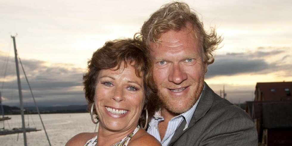 LYKKELIG GIFT: Torhild er Sven Nordins kone, manager og viktigste støttespiller. Her er begge strålende fornøyde etter premieren på showet «Pappa» i Tønsberg i fjor sommer. LYKKELIG GIFT: Torhild er Sven Nordins kone, manager og viktigste støttespiller. Her er begge strålende fornøyde etter premieren på showet «Pappa» i Tønsberg i fjor sommer.