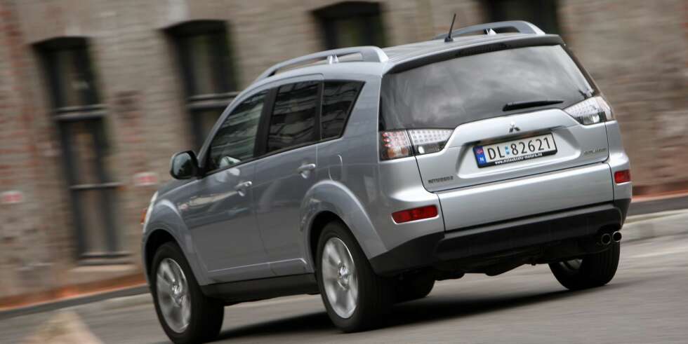PLASSMESTER: Mitsubishi Outlander er blant kompakt-SUV-ene med mest plass, og regnes i tillegg som et trygt bruktkjøp. Foto: Egil Nordlien, HM Foto PLASSMESTER: Mitsubishi Outlander er blant kompakt-SUV-ene med mest plass, og regnes i tillegg som et trygt bruktkjøp. Foto: Egil Nordlien, HM Foto