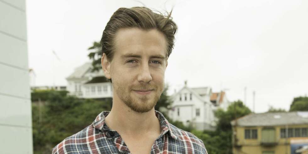 HOPPET I DET: - Det stemmer at det befant seg hvithai i området, sier Pål Sverre Valheim Hagen som spiller Thor Heyerdahl i storfilmen. HOPPET I DET: - Det stemmer at det befant seg hvithai i området, sier Pål Sverre Valheim Hagen som spiller Thor Heyerdahl i storfilmen.