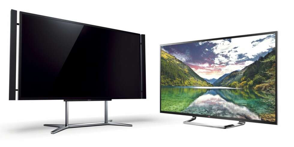 SUPEROPPLØSNING: Både LG og Sony hevdet å lansere markedt største TV-er med såkalt 4K-oppløsning. Det betyr 3840 x 2160 piksler, eller ca. 4 ganger så mange piksler som en TV med full HD-oppløsning har.
Både Sony Bravia KD-84X9005 og LG 84LM960V er 84 tommer store.
Mens Sony unngår å si noe om pris og tilgjengelighet vil LG 84LM960V være i salg i løpet av oktober til den nette pris av 130.000 kroner. SUPEROPPLØSNING: Både LG og Sony hevdet å lansere markedt største TV-er med såkalt 4K-oppløsning. Det betyr 3840 x 2160 piksler, eller ca. 4 ganger så mange piksler som en TV med full HD-oppløsning har.
Både Sony Bravia KD-84X9005 og LG 84LM960V er 84 tommer store.
Mens Sony unngår å si noe om pris og tilgjengelighet vil LG 84LM960V være i salg i løpet av oktober til den nette pris av 130.000 kroner.