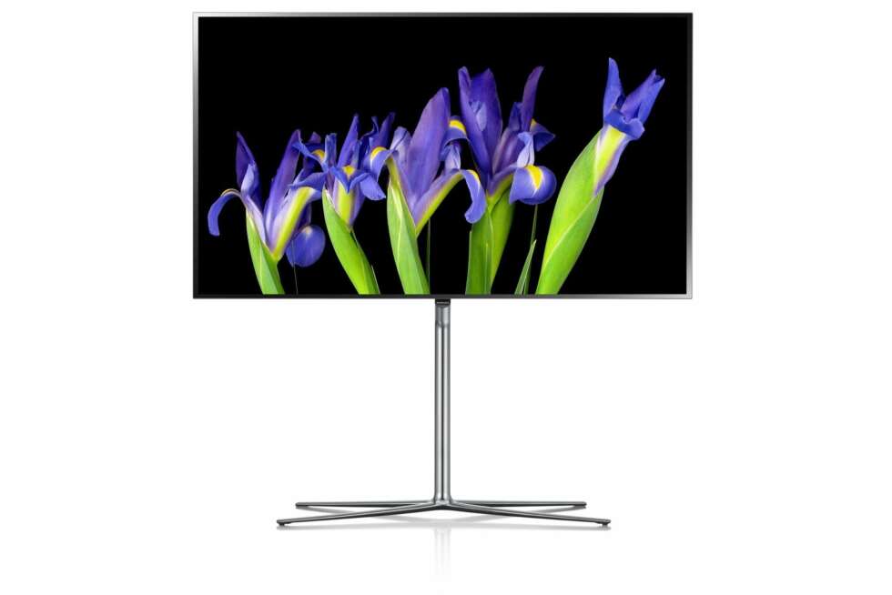 ENDELIG: Det er mange som har ventet på skikkelige OLED-TV-er, og nå har Samsung vist fram en 55-tommer stor variant.
OLED er fremtidens TV-teknologi som er ventet å ta over for LCD og plasma, men foreløpig har de vært for dyre å lage. Dyr blir nok også ES9500, som TV-en heter. Prisen vil lande på rundt 60.000 kroner når TV-en havner i butikk over nyttår engang. ENDELIG: Det er mange som har ventet på skikkelige OLED-TV-er, og nå har Samsung vist fram en 55-tommer stor variant.
OLED er fremtidens TV-teknologi som er ventet å ta over for LCD og plasma, men foreløpig har de vært for dyre å lage. Dyr blir nok også ES9500, som TV-en heter. Prisen vil lande på rundt 60.000 kroner når TV-en havner i butikk over nyttår engang.