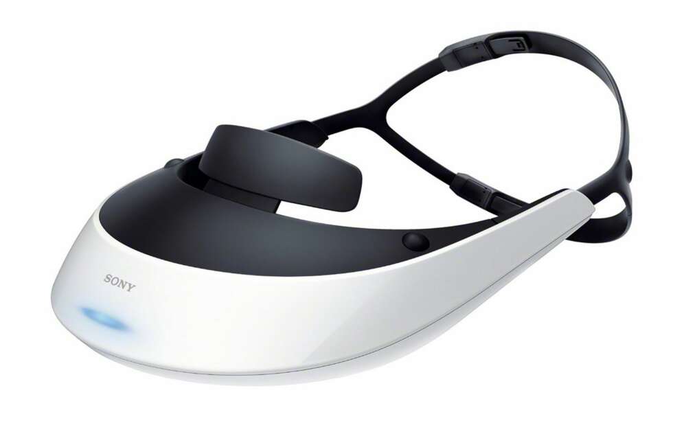 PERSONLIG 3D: Hvorfor kjøpe projektor når du kan feste din personlige storskjerm fast i panna.
Sony Personal 3D Viewer er oppgradert, og HMZ-T2 har blitt lettere og mer behagelig enn forgjengeren. Den består av to små skjermer som sammen kan skape en overbevisende 3D-effekt enten du spiller eller ser på film.
Prisen vil ligge på 8.200 kroner når den kommer i salg i desember. PERSONLIG 3D: Hvorfor kjøpe projektor når du kan feste din personlige storskjerm fast i panna.
Sony Personal 3D Viewer er oppgradert, og HMZ-T2 har blitt lettere og mer behagelig enn forgjengeren. Den består av to små skjermer som sammen kan skape en overbevisende 3D-effekt enten du spiller eller ser på film.
Prisen vil ligge på 8.200 kroner når den kommer i salg i desember.