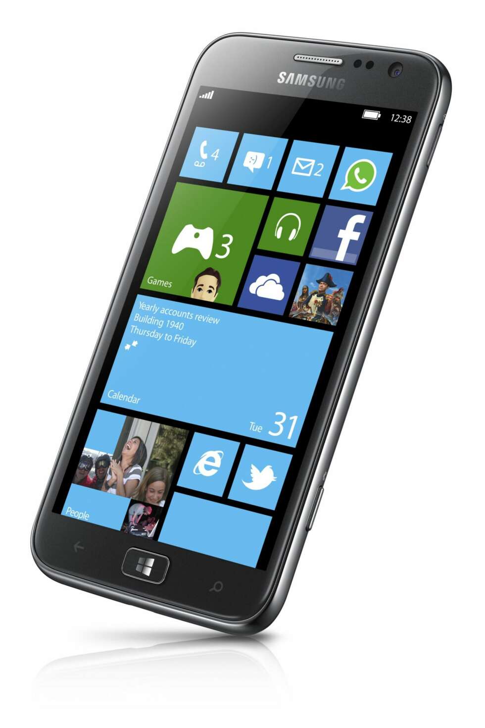 WINDOWS PHONE 8: Samsung ATiV S blir Samsungs første Windows Phone 8 mobil. Denne har en 4,8 tommer stor AMOLED-skjerm og er bare 8,7 mm tykk.
Prisen vil ligge på 4500 kroner når den kommer i salg i november. WINDOWS PHONE 8: Samsung ATiV S blir Samsungs første Windows Phone 8 mobil. Denne har en 4,8 tommer stor AMOLED-skjerm og er bare 8,7 mm tykk.
Prisen vil ligge på 4500 kroner når den kommer i salg i november.