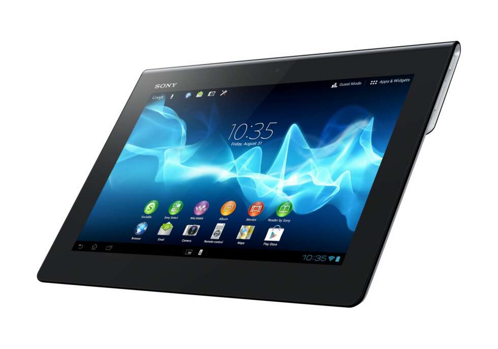 TYNNERE: Sony Xperia Tablet S er oppfølgeren til Tablet S som kom i fjor. Xperia Tablet S er tynnere enn forgjengeren, og er laget i et vannavstøtende matrialet slik at det ikke er krise om brettet blir litt vått.
Ellers kan brettet fungere som universalfjernkontroll med makrofunksjoner. Nyttig er det og at det kan opprettes flere profiler slik at brettet kan brukes av flere.
Prisen strekker seg fra 3300 kroner for wi-fi-versjonen med 16 GB lagring, til 5800 kroner for 3G-versjonen med 64 GB lagring.
Brettet skal være i salg i løpet av september. TYNNERE: Sony Xperia Tablet S er oppfølgeren til Tablet S som kom i fjor. Xperia Tablet S er tynnere enn forgjengeren, og er laget i et vannavstøtende matrialet slik at det ikke er krise om brettet blir litt vått.
Ellers kan brettet fungere som universalfjernkontroll med makrofunksjoner. Nyttig er det og at det kan opprettes flere profiler slik at brettet kan brukes av flere.
Prisen strekker seg fra 3300 kroner for wi-fi-versjonen med 16 GB lagring, til 5800 kroner for 3G-versjonen med 64 GB lagring.
Brettet skal være i salg i løpet av september.