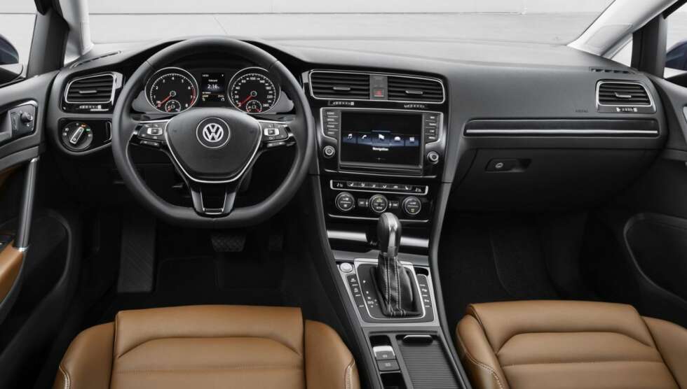 KJENT: Interiørdesignet er typisk VW, med fler og mer avanserte utstyrsdetaljer enn forgjengeren. KJENT: Interiørdesignet er typisk VW, med fler og mer avanserte utstyrsdetaljer enn forgjengeren.