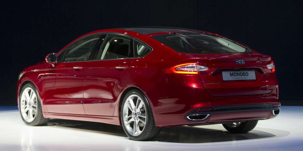 HYBRID: Mondeo blir Fords første bensindrevne hybridelektriske personbil. HYBRID: Mondeo blir Fords første bensindrevne hybridelektriske personbil.