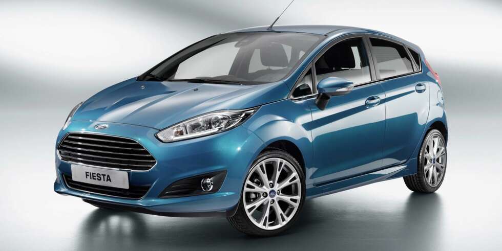 NY FIESTA: Fronten er redesignet og domineres av en trapesformet grill. Foto: Ford NY FIESTA: Fronten er redesignet og domineres av en trapesformet grill. Foto: Ford