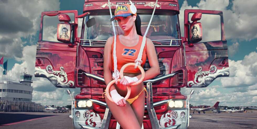 MISS TUNING: Frizzi Arnold og Gunfighter Truck: Foto: Messe Friedrichshafen MISS TUNING: Frizzi Arnold og Gunfighter Truck: Foto: Messe Friedrichshafen