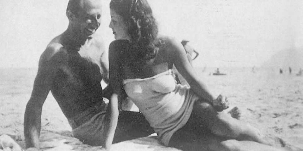 Dusko Popov bedro ikke bare Hitler, han var minst like utro mot kona Janine om han her sitter sammen med. Dusko Popov bedro ikke bare Hitler, han var minst like utro mot kona Janine om han her sitter sammen med.
