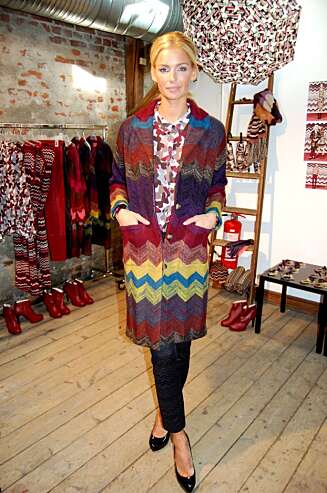 MISSONI-FIN: Kathrine Sørland i Missoni for Lindex, her ikledd ullkåpen som ble en av storfavorittene da pressen fikk en sniktitt på kolleksjonen forrige torsdag. Bildet ble blogget av designer og moteblogger Lilia Gjerstad (liliagjerstad.com). MISSONI-FIN: Kathrine Sørland i Missoni for Lindex, her ikledd ullkåpen som ble en av storfavorittene da pressen fikk en sniktitt på kolleksjonen forrige torsdag. Bildet ble blogget av designer og moteblogger Lilia Gjerstad (liliagjerstad.com).