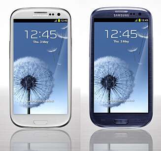 FARGER: Samsung Galaxy S III kan kjøpes i en hvit og en blå versjon. FARGER: Samsung Galaxy S III kan kjøpes i en hvit og en blå versjon.