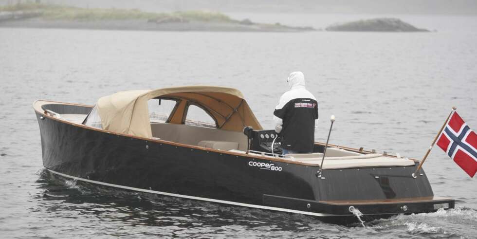 ROLIG: Cooper 800 byr på rolige sjøegenskaper, enkel manøvrering og hyggelig forbruk. FOTO: Terje Haugen ROLIG: Cooper 800 byr på rolige sjøegenskaper, enkel manøvrering og hyggelig forbruk. FOTO: Terje Haugen