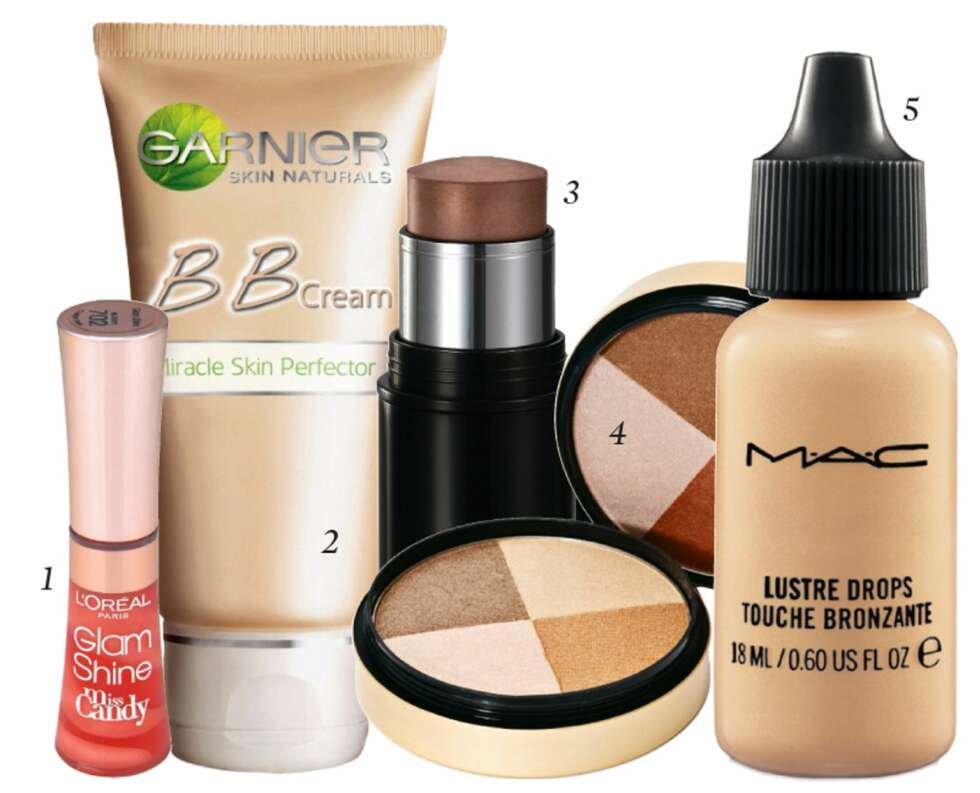 1. Med en korallfarget gloss som denne fra L'Oréal vil brunfargen fremheves. Glam shine miss candy lip gloss, kr 130. 2. En såkalt BB-krem, (en farget dagrem) har blitt en stor hit verden over på grunn av sine brukervennlighet. BB cream fra Garnier skal hjelpe deg å beholde gløden når høsten kommer, kr 89. 3. Få glød i ansiktet med Glow stick blusher fra IsaDora. Påføres kinn, øyne og lepper for ekstra glans, kr 139. 4. Fremhev brunfargen med et solpudder. Jane Iredale Moonglow og sunbeam er to flotte bronzere som gir glød og farge til ansiktet, kr 498 pr stk. 5. Mac Lustre drops sun rush er en flytende bronzer som kan brukes alene, eller blandes sammen med din fuktighetskrem for et hint av glød. Kr 200. 1. Med en korallfarget gloss som denne fra L'Oréal vil brunfargen fremheves. Glam shine miss candy lip gloss, kr 130. 2. En såkalt BB-krem, (en farget dagrem) har blitt en stor hit verden over på grunn av sine brukervennlighet. BB cream fra Garnier skal hjelpe deg å beholde gløden når høsten kommer, kr 89. 3. Få glød i ansiktet med Glow stick blusher fra IsaDora. Påføres kinn, øyne og lepper for ekstra glans, kr 139. 4. Fremhev brunfargen med et solpudder. Jane Iredale Moonglow og sunbeam er to flotte bronzere som gir glød og farge til ansiktet, kr 498 pr stk. 5. Mac Lustre drops sun rush er en flytende bronzer som kan brukes alene, eller blandes sammen med din fuktighetskrem for et hint av glød. Kr 200.