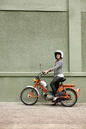 MEST POPULÆR: De fleste 16-åringer som motoriseres, velger moped eller scooter. Illustrasjonsfoto: Thinkstock MEST POPULÆR: De fleste 16-åringer som motoriseres, velger moped eller scooter. Illustrasjonsfoto: Thinkstock