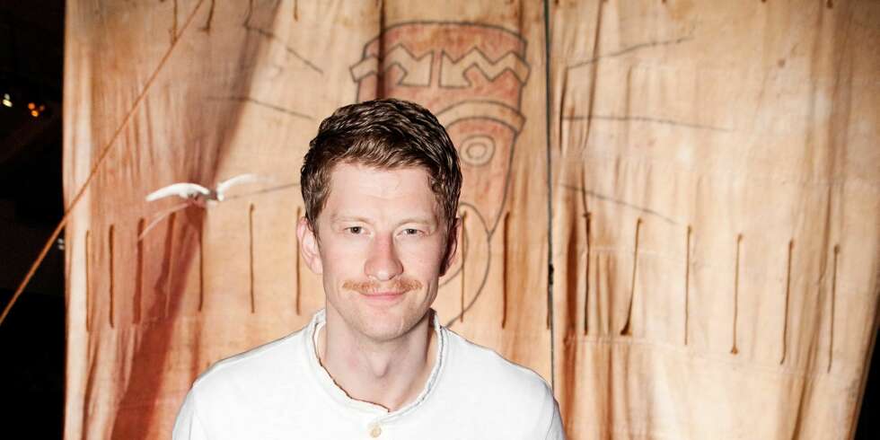 HYPERAKTUELL: Odd-Magnus Williamson er aktuell med to kinofilmer for tiden: Storfilmen «Kon-Tiki» og komedien «Tina & Bettina - The Movie». Her fra Kon-Tiki-museet på Bygdøy. HYPERAKTUELL: Odd-Magnus Williamson er aktuell med to kinofilmer for tiden: Storfilmen «Kon-Tiki» og komedien «Tina & Bettina - The Movie». Her fra Kon-Tiki-museet på Bygdøy.