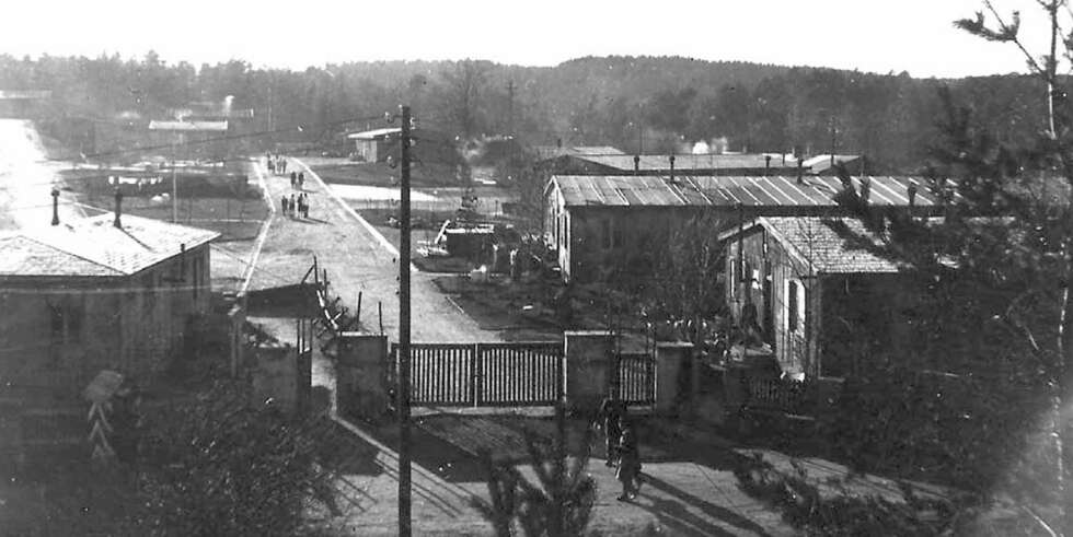 I leiren Rohrbrunn ble den siste kontingenten av de tyske Hitlermotstanderne holdt innesperret helt til jul 1945. De var bevoktet av tyske vakter, og flere ble dømt til ekstrastraffer av tyske militære dommere etter krigen. I leiren Rohrbrunn ble den siste kontingenten av de tyske Hitlermotstanderne holdt innesperret helt til jul 1945. De var bevoktet av tyske vakter, og flere ble dømt til ekstrastraffer av tyske militære dommere etter krigen.