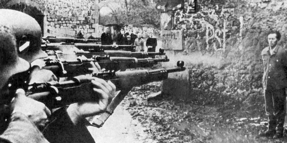 På en måte var Myrsoldatene heldige. For de fleste desertører fra Wehrmacht endte livet foran eksekusjonspelotongen. På en måte var Myrsoldatene heldige. For de fleste desertører fra Wehrmacht endte livet foran eksekusjonspelotongen.