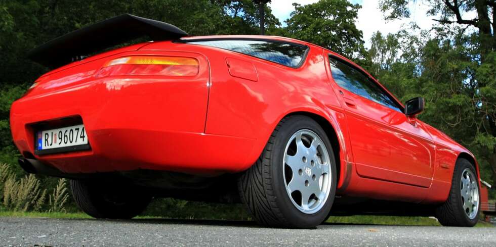 SE DEN ENDEN: Porsche 928 ser kanskje best ut bakfra. FOTO: Egil Nordlien, HM Foto SE DEN ENDEN: Porsche 928 ser kanskje best ut bakfra. FOTO: Egil Nordlien, HM Foto
